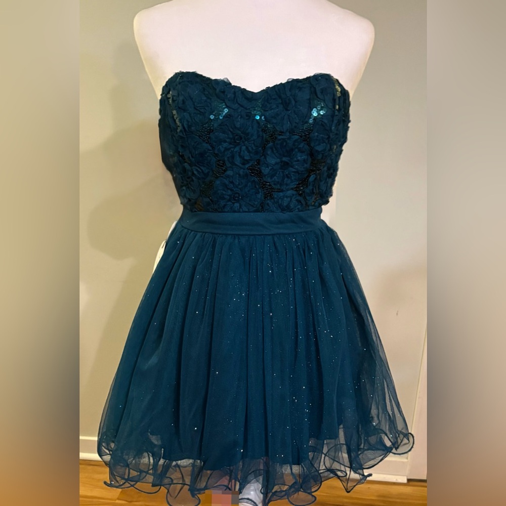 NWT, Strapless Sweetheart Green Minidress, Bodice Sequins and Cut Out, Size 3